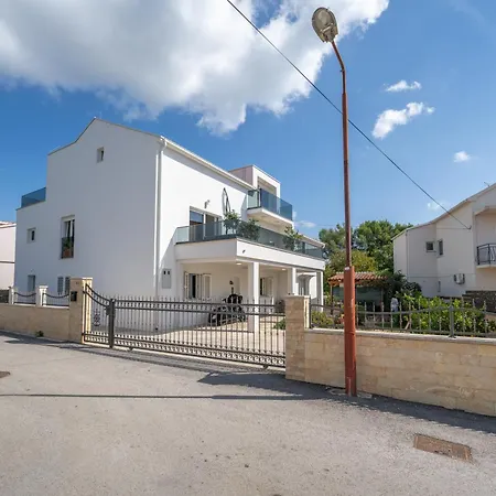 Sea Sponge * Brodarica (Sibenik-Knin)